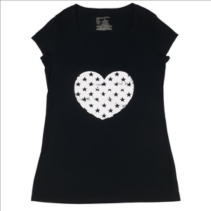 No Boundaries Stars and Heart V-neck T-shirt Size Medium (7-9)